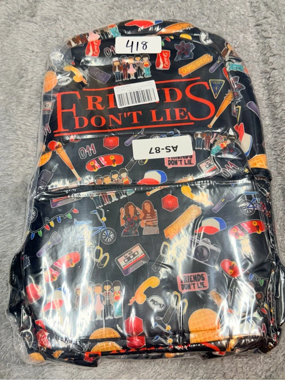 Stranger Things“Friends Don't Lie” Backpack - Black Patterned